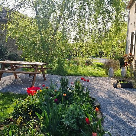 Chambres Et Gite Dans Un Lieu Calme Et Champetre Gourge Les Grippeaux Proche Parthenay Exterior foto