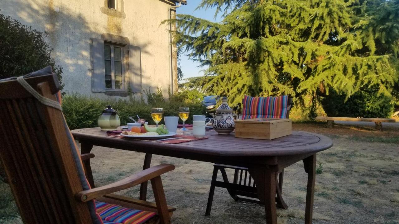 Chambres Et Gite Dans Un Lieu Calme Et Champetre Gourge Les Grippeaux Proche Parthenay Exterior foto